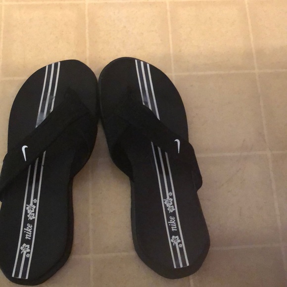 nike slip on sandals